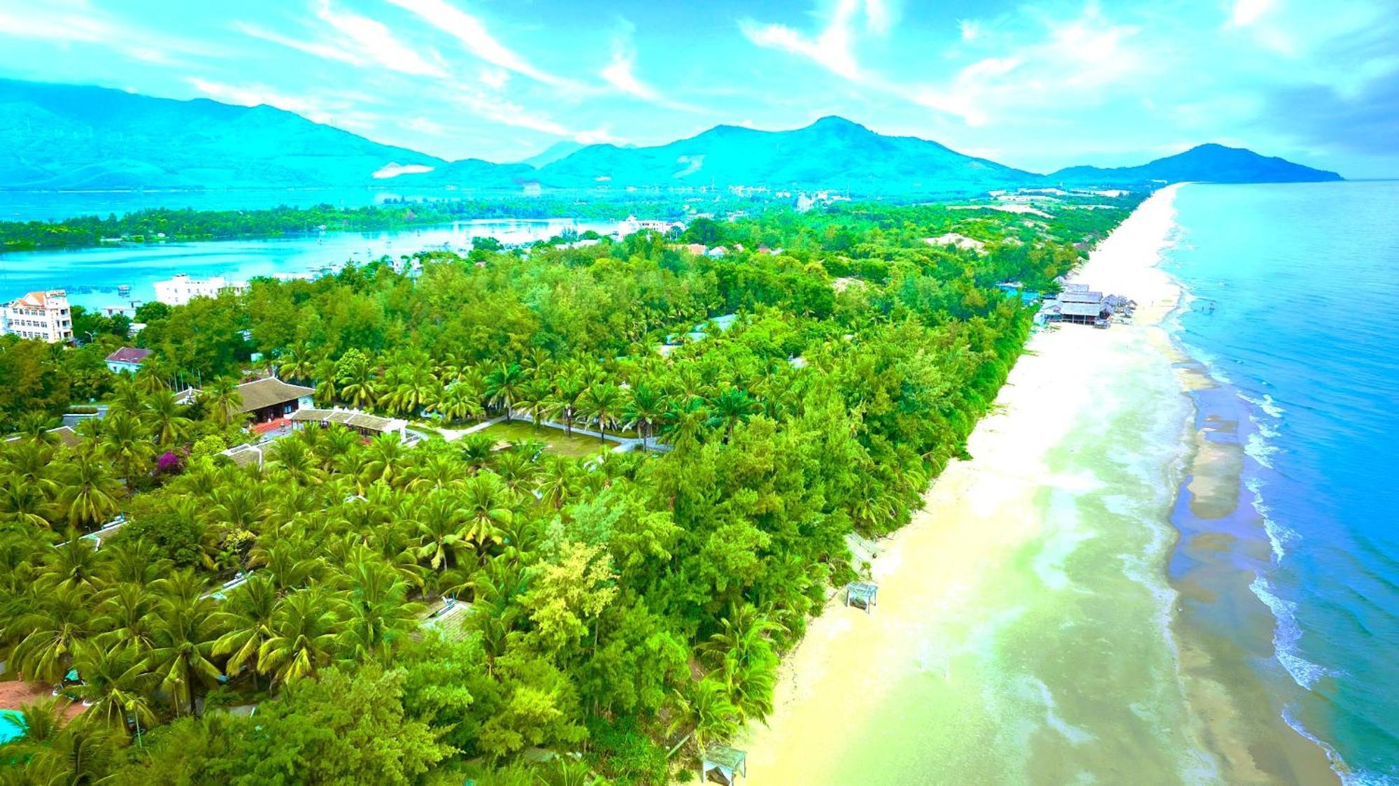 Lang Co Beach Resort Esterno foto