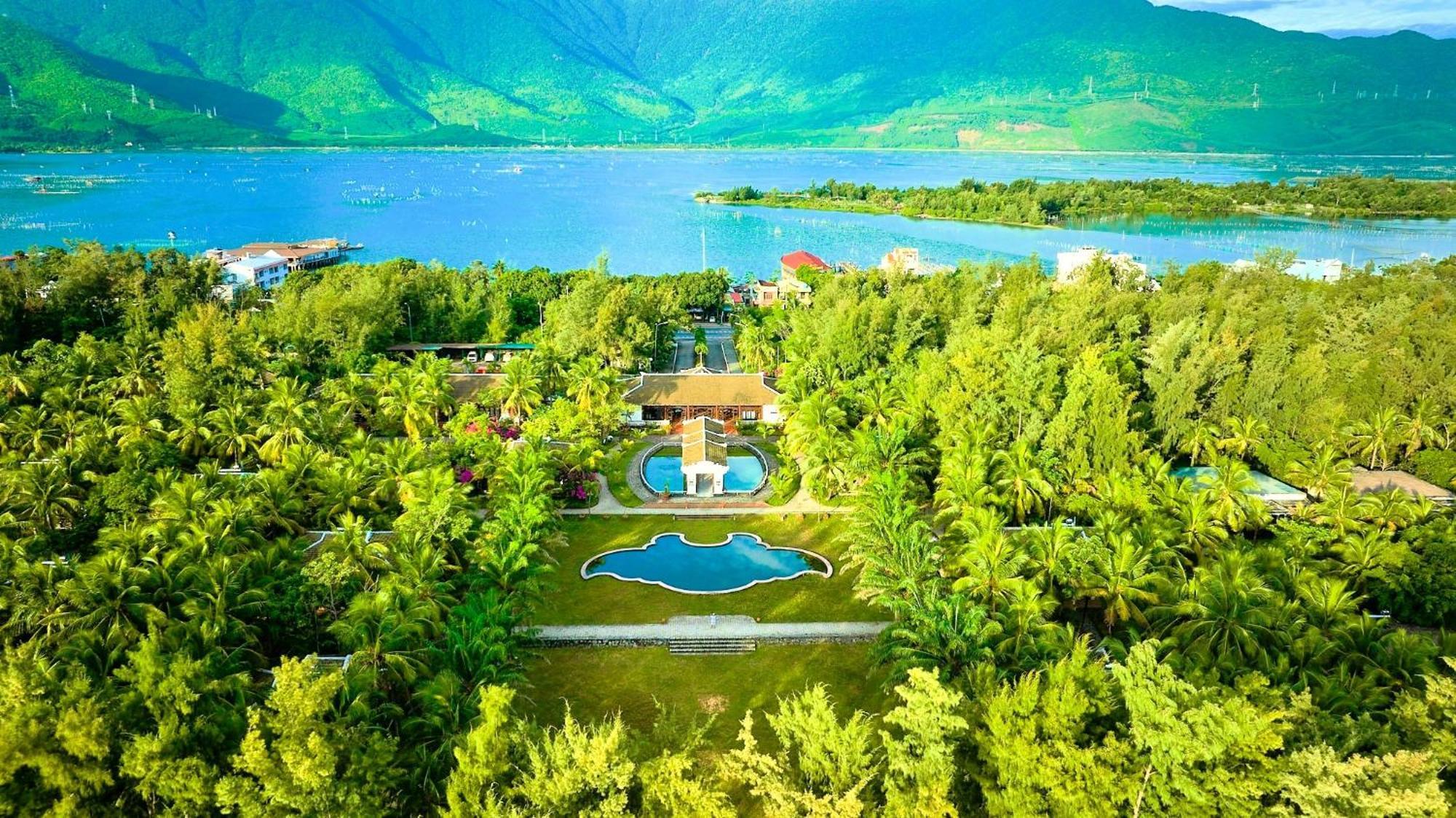 Lang Co Beach Resort Esterno foto